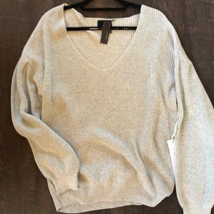 Lumiere v neck sweater